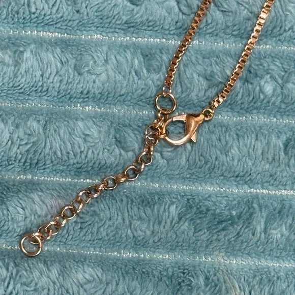 Elegant Gold Y-Style Necklace and Earrings Set - Picture 5 of 5